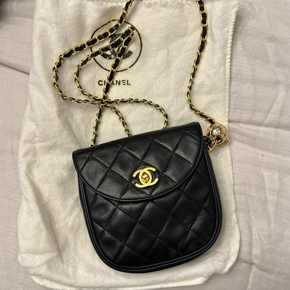RARE 🚨Chanel Lambskin quilted flap waist Belt bag🚨